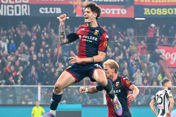 Alessandro Zanoli in campo maglia Genoa