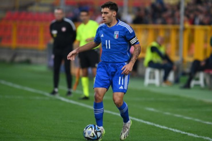Luis Hasa in campo con maglia Italia