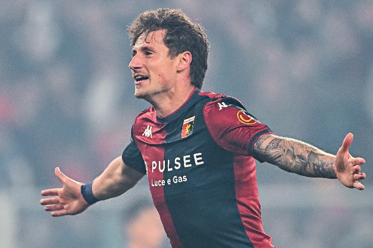 Andrea Pinamonti in maglia Genoa