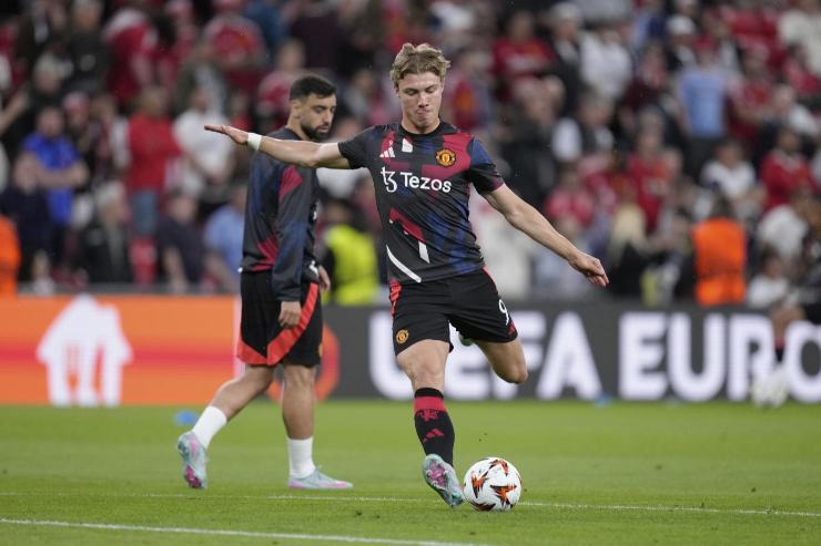 Rasmus Hojlund in campo