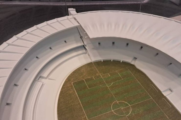 Il modello dello stadio Maracana, prima e dopo la ristrutturazione
