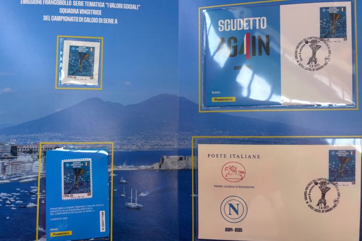 Napoli, il francobollo celebrativo