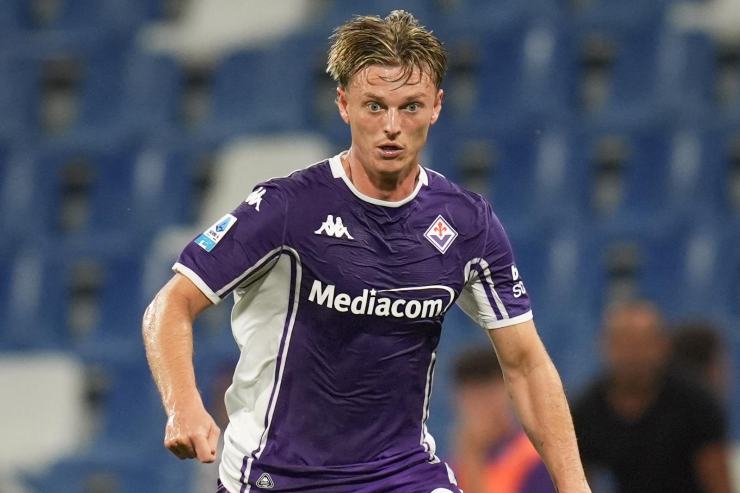 Gudmundsson in azione con la Fiorentina