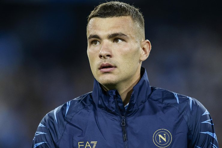 Buongiorno in campo con la maglia del Napoli