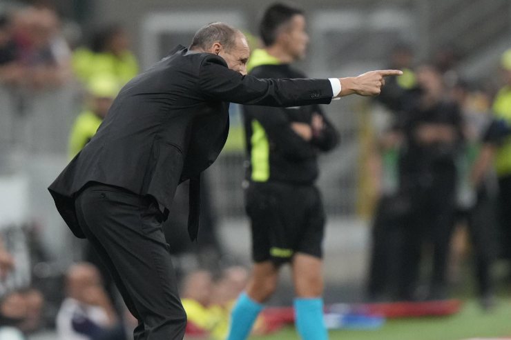 Max Allegri da indicazioni dalla panchina