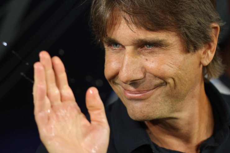 Antonio Conte sorridente 