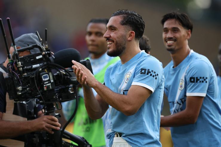 Cherki applaude contento