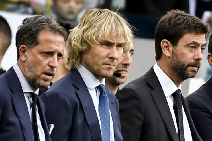 La dirigenza della Juventus a bordocampo in un pre-partita