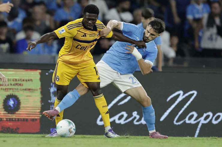 Elmas in azione durante Napoli-Pisa