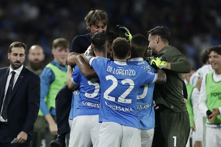 Il Napoli esulta dopo un gol