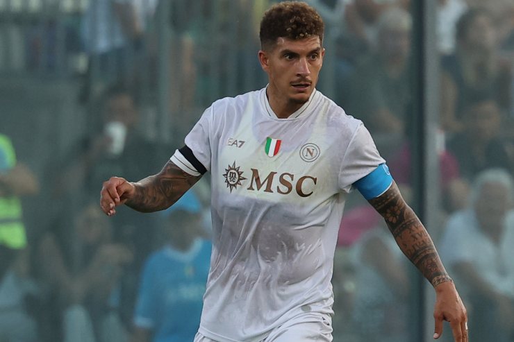 Di Lorenzo in azione con la maglia del Napoli