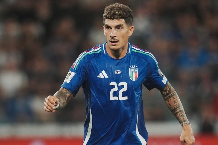 Di Lorenzo in azione con la maglia della Nazionale italiana