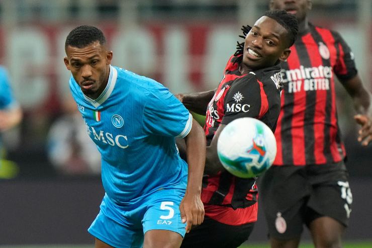 Juan Jesus e Leao in contrasto