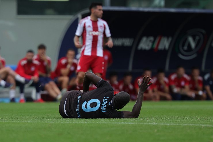 Lukaku accasciato al suolo