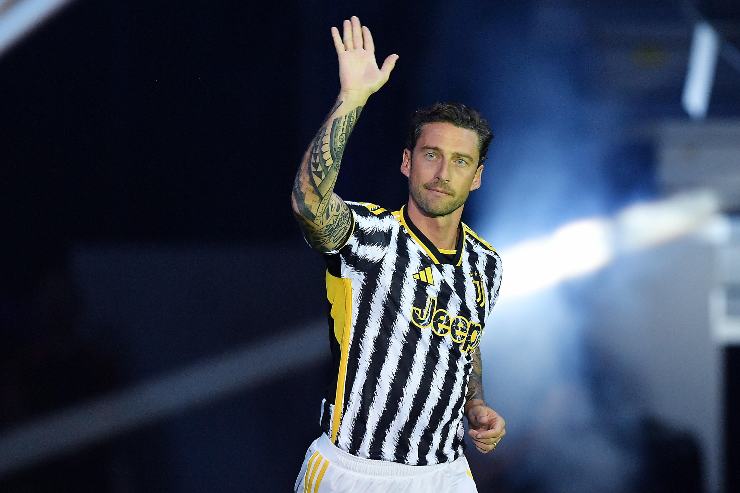 Marchisio celebrato con la maglia della Juve