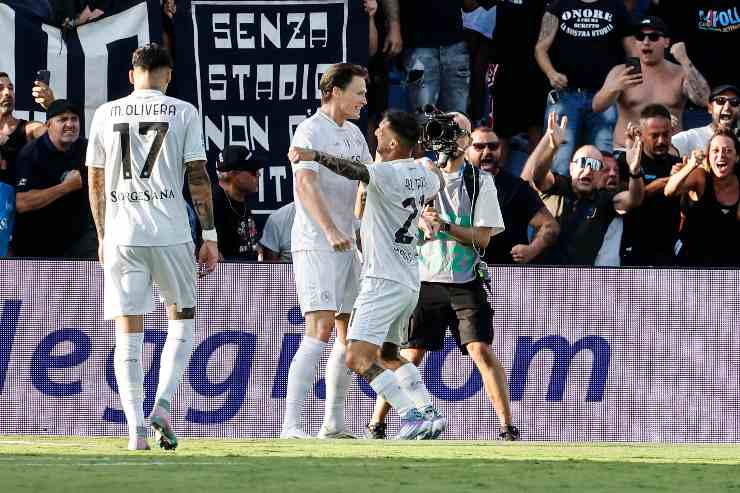 Il Napoli esulta per il gol di McTominay