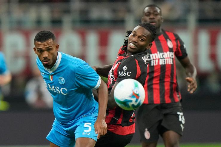 Una fase di gioco tra Milan e Napoli
