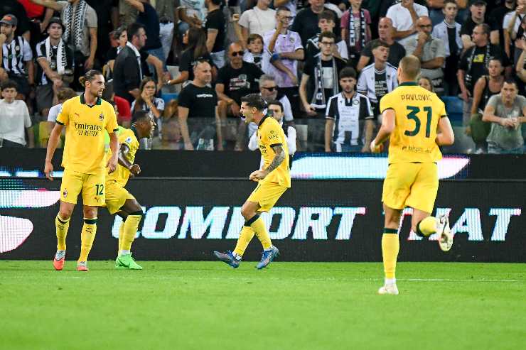 I calciatori del Milan che esultano 