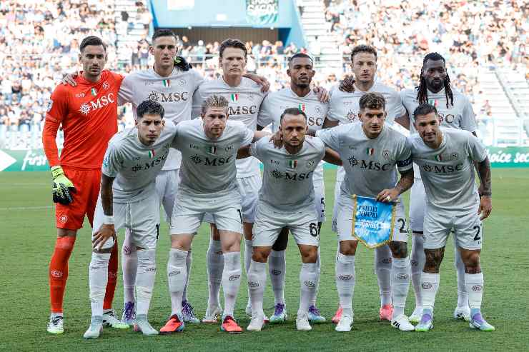 Il Napoli posa nel prepartita