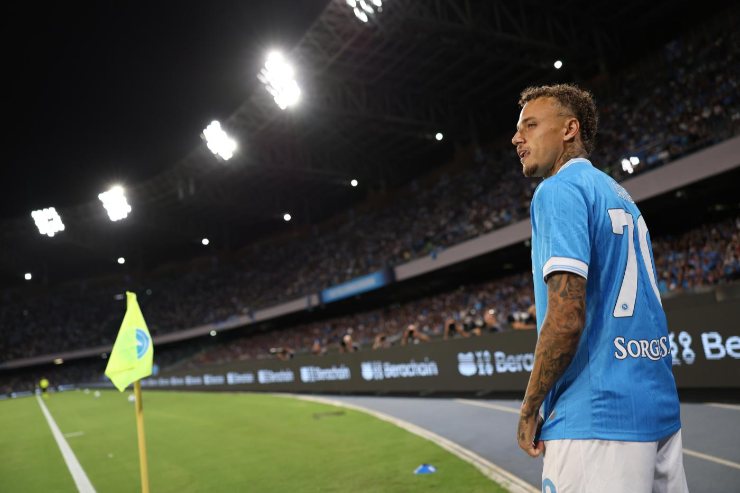 Noa Lang batte un angolo