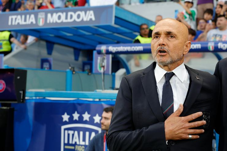 Spalletti canta l'inno 