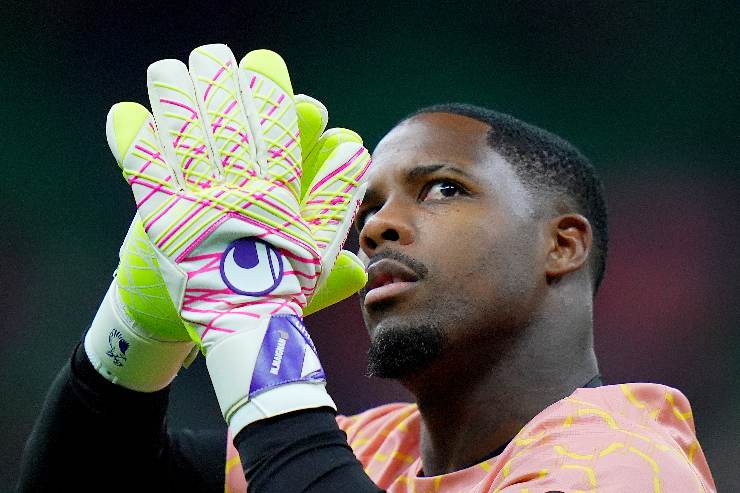 Maignan durante il riscaldamento