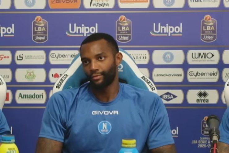 Aamir Simms in conferenza stampa