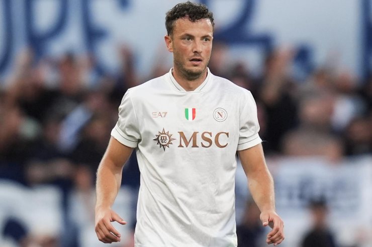 Rrahmani in azione con la maglia del Napoli