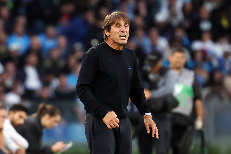 Conte in panchina durante Napoli-Genoa