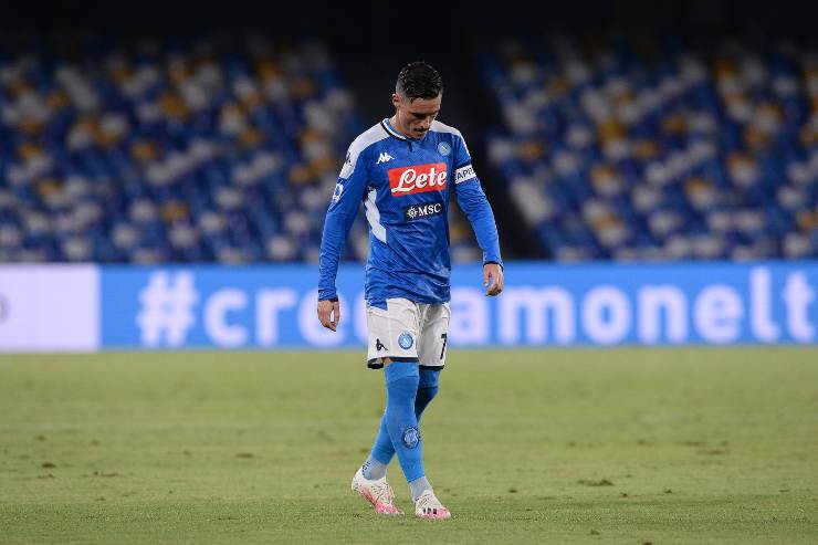 Callejon ex giocatore del Napoli in campo a testa bassa