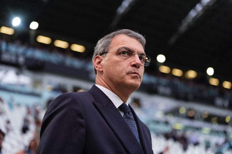 Damien Comolli appare pensieroso a bordocampo dello Juventus Stadium