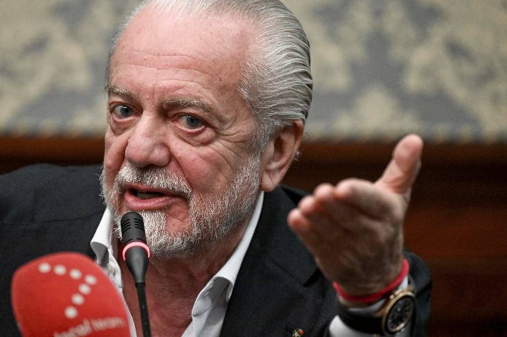 De Laurentiis pensieroso
