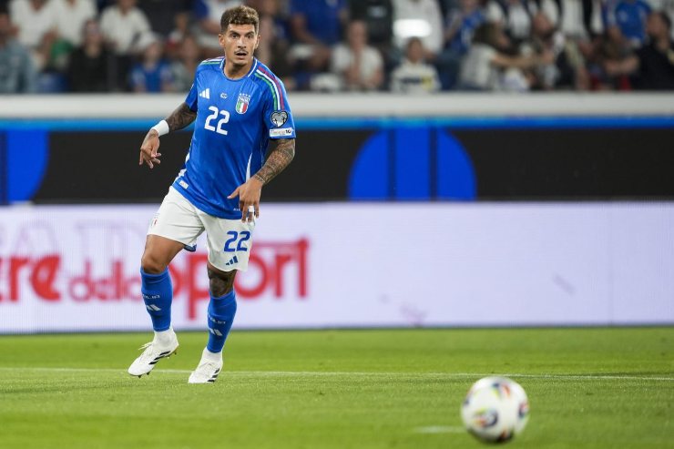 Di Lorenzo in azione con la maglia della Nazionale