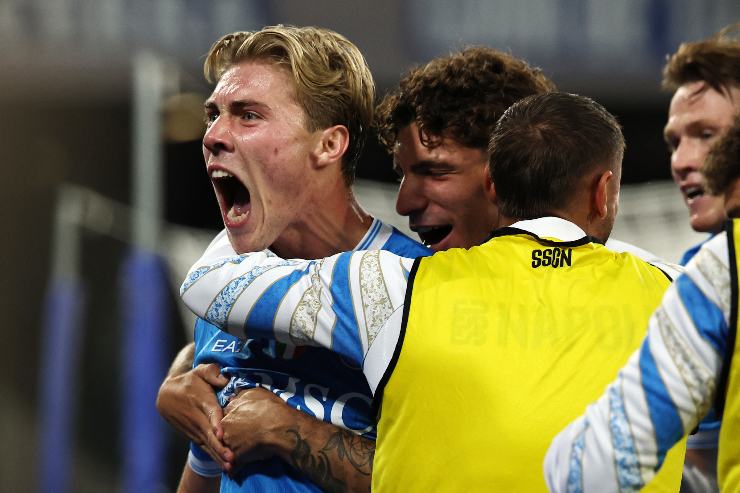 I giocatori del Napoli festeggiano un gol 