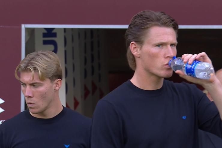 Rasmus Højlund e Scott McTominay prima della partita tra Napoli e Torino