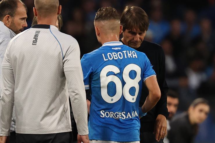 Lobotka sostituito per infortunio 