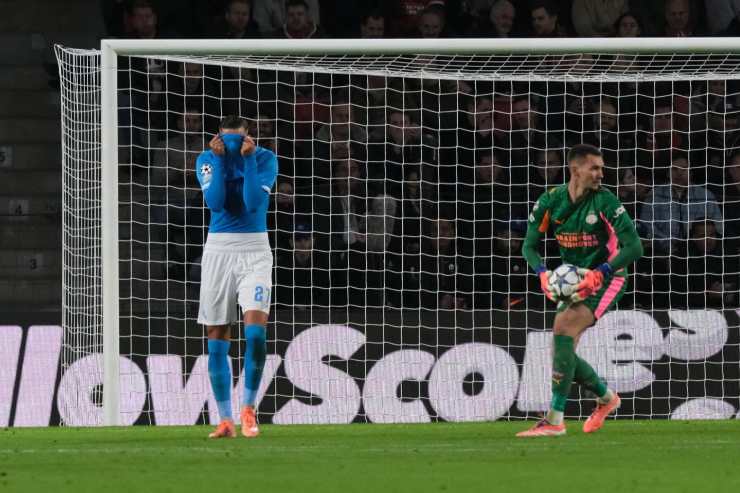 Lucca si dispera dopo la mancata occasione contro il Psv in Champions