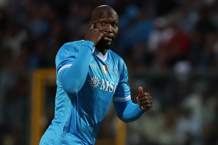 Lukaku si indica la testa