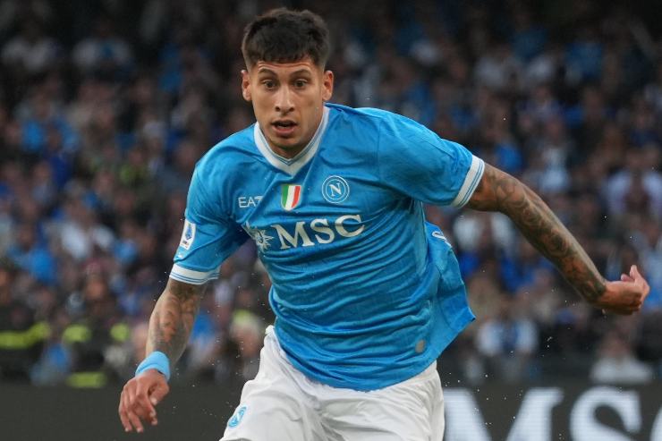 Olivera in azione con la maglia del Napoli