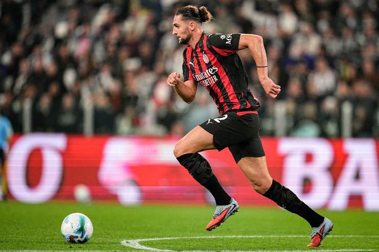 Rabiot corre con il pallone in controllo