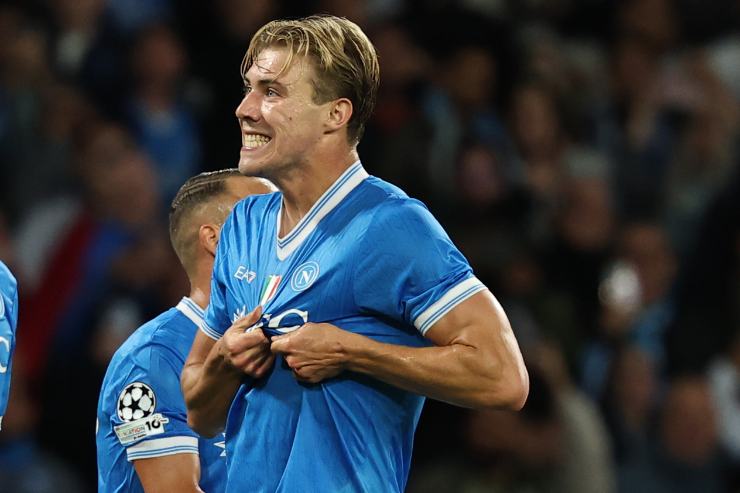 Højlund esulta dopo il gol allo Sporting Lisbona 