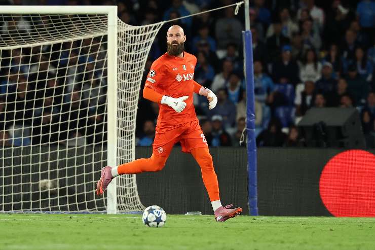 Milinković-Savić in azione con il Napoli