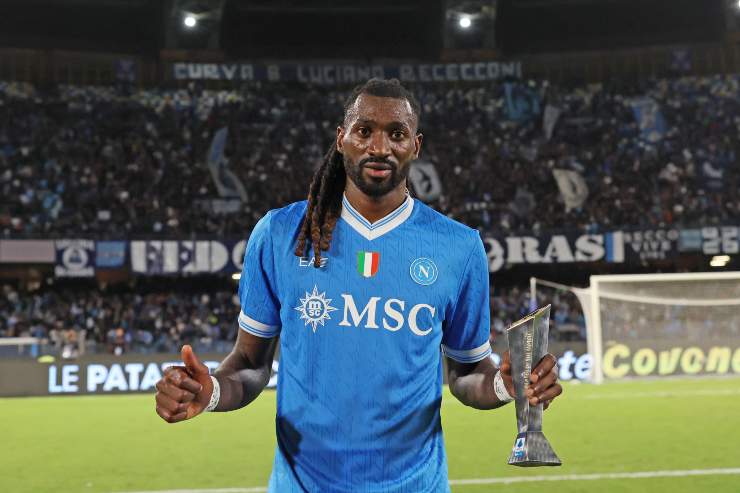 Zambo Anguissa premiato come man of the match con la maglia del Napoli allo stadio Diego Armando Maradona, protagonista del dibattito sulle voci relative alla Coppa d’Africa.