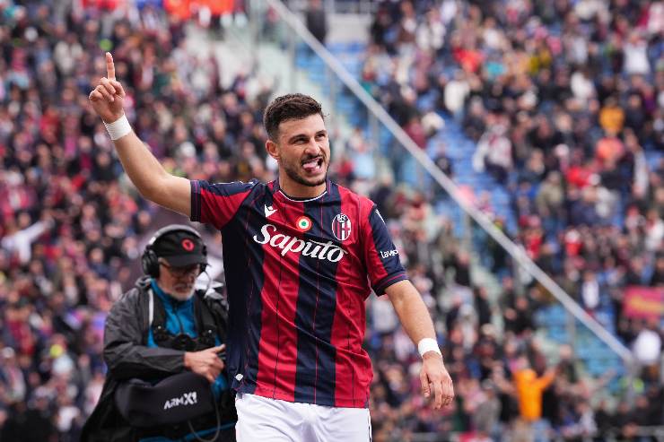 Orsolini esulta in partita