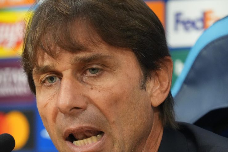 Antonio Conte in conferenza stampa contro l'Eintracht Francoforte
