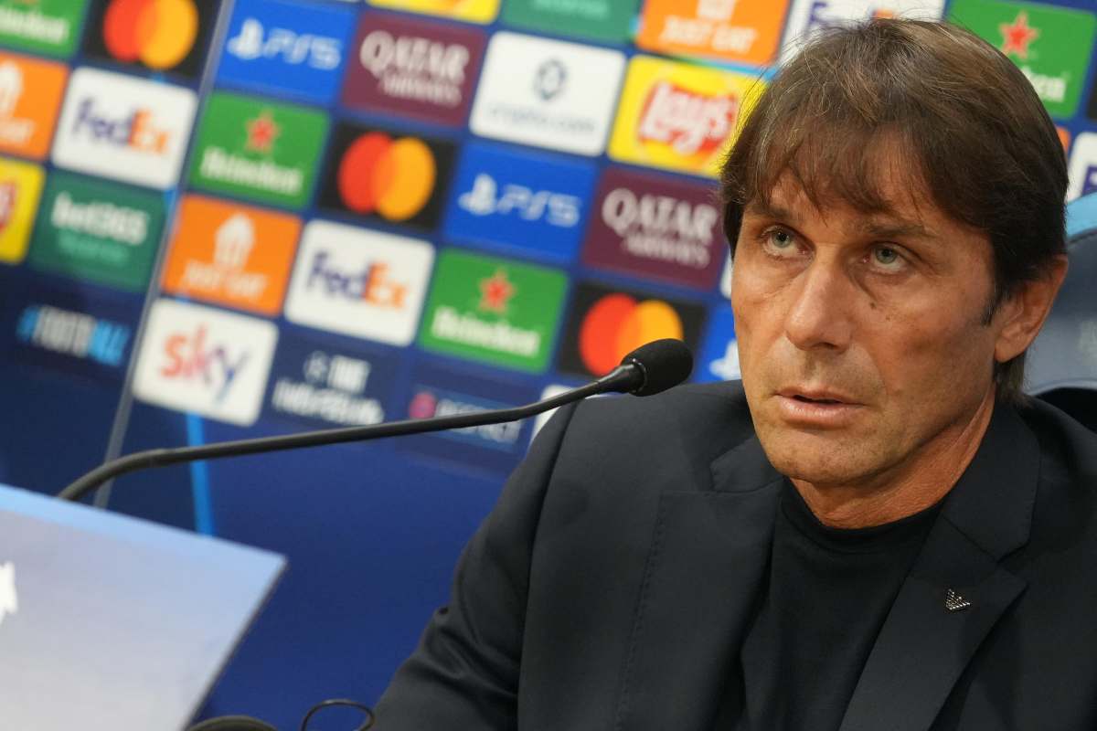 Napoli Eintracht, Conte sorprende ancora: doppia novità a sinistra, le formazioni ufficiali