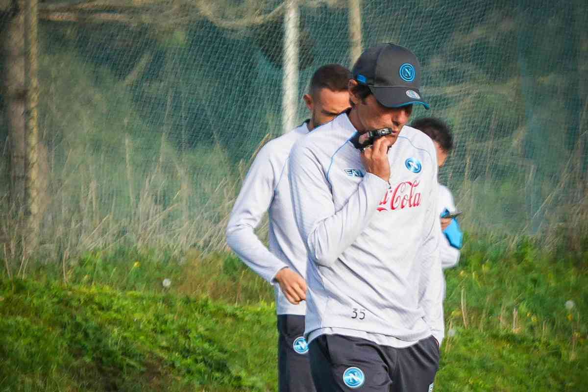 Centrocampo Napoli, soluzione interna in attesa del mercato: il piano di Conte Centrocampo Napoli, soluzione interna in attesa del mercato: il piano di Conte