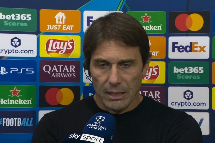 Antonio Conte nel post partita dopo la vittoria del suo Napoli contro il Qarabag in Champions League