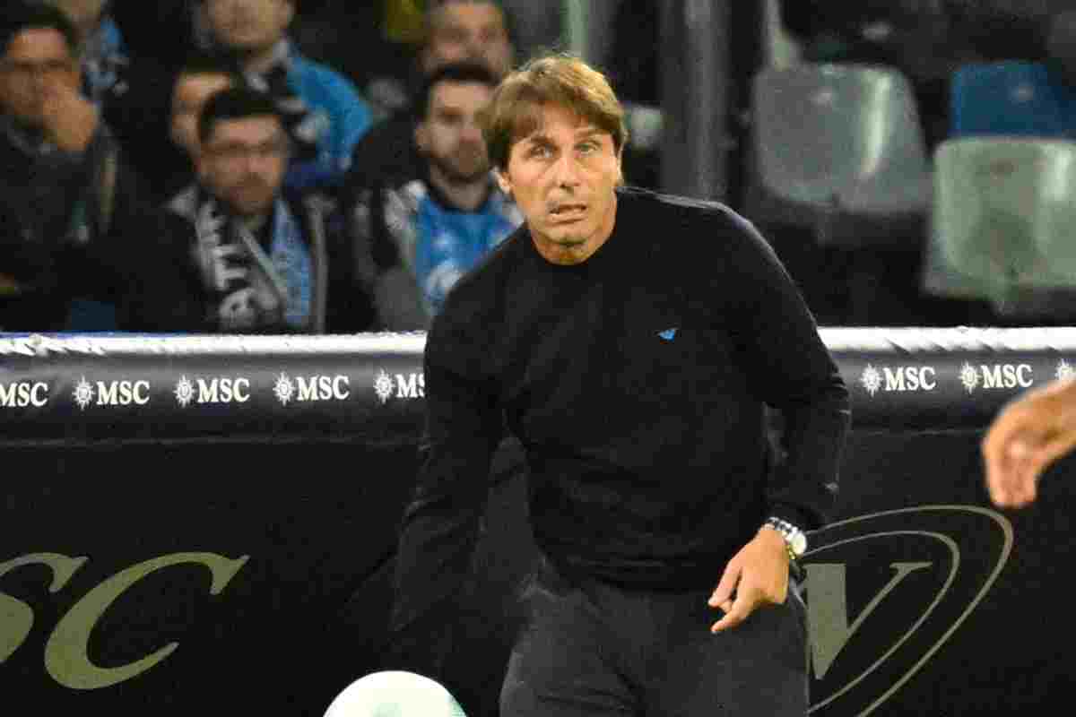 tegola napoli si fa male contro il como e chiede il cambio