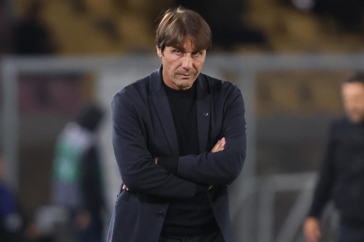 Osserva la sua squadra